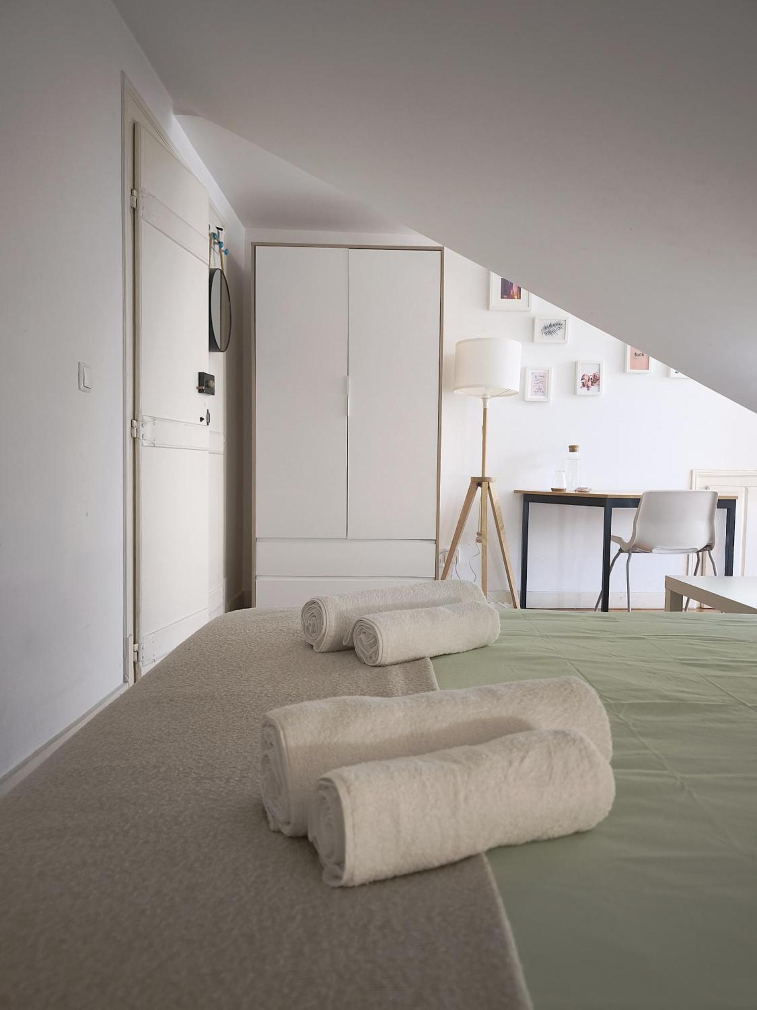 Bedrooms In Lisbon's Bairro Alto In Shared * Lisboa