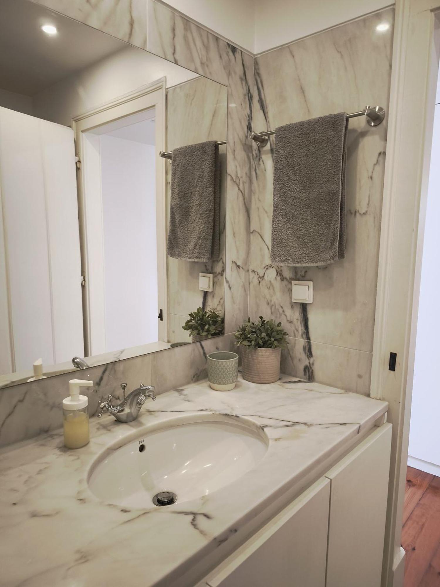 Bedrooms In Lisbon's Bairro Alto In Shared * Lisboa