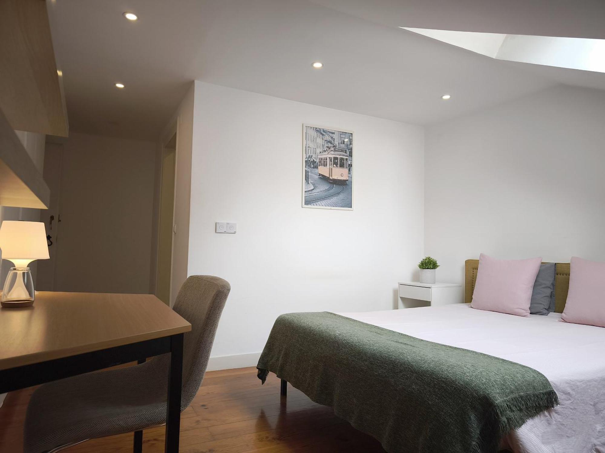 Bedrooms In Lisbon's Bairro Alto In Shared Habitación en casa particular